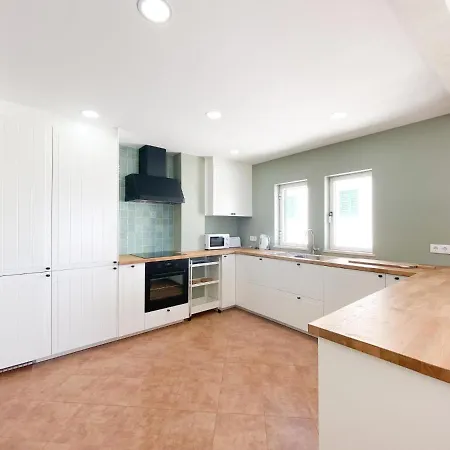 Spacious Penthouse Sea View Near #1925 *