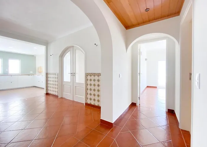 Spacious Penthouse Sea View Near #1925 *