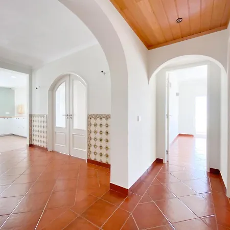 Spacious Penthouse Sea View Near #1925 *